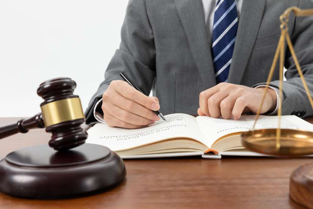 Top 5 Mistakes People Make Before Hiring a Divorce Lawyer Near Me
